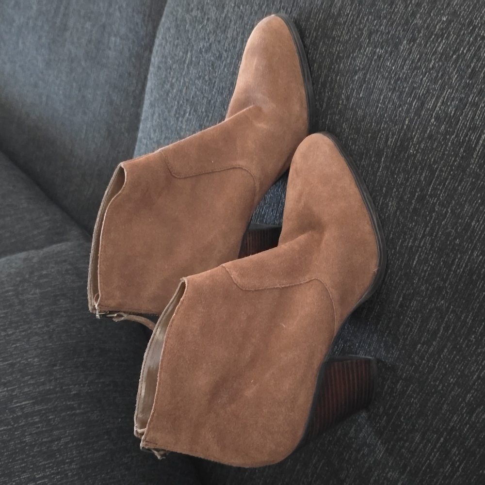 Tesori brown ankle booties size 7